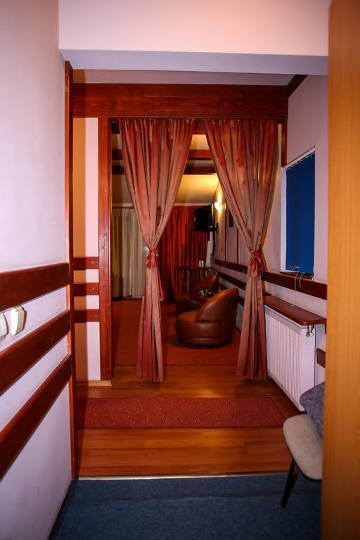 Hotel Silva วาตราดอร์เนย์ ภายนอก รูปภาพ